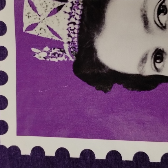 SHESHOW Queen Elizabeth II heather purple graphic tee size large short sleeve - Picture 5 of 12
